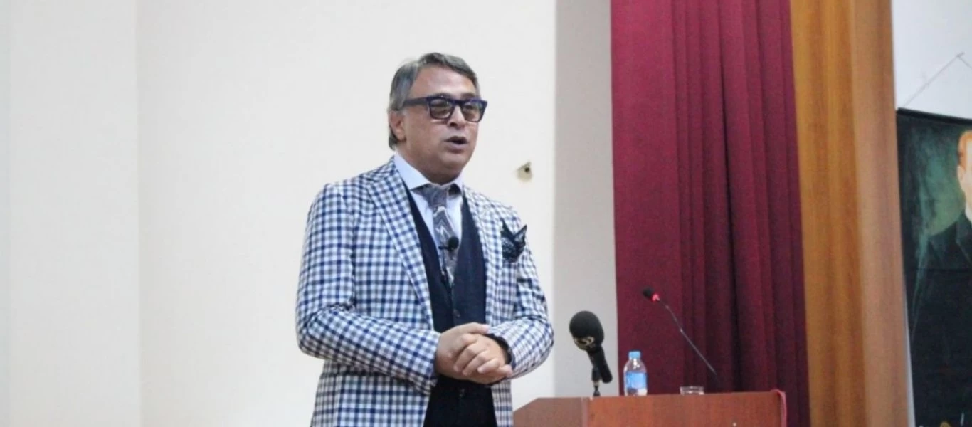 Τούρκος σχεδιαστής μόδας προσέφερε 20 χιλιάδες ευρώ στους πυρόπληκτους στην Ελλάδα